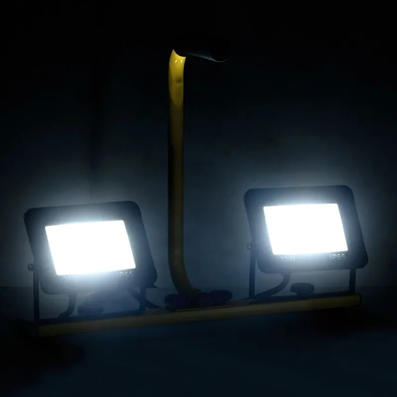Aito vidaXL LED-valonheitin kahvalla 2x30 W kylmä valkoinen